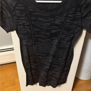 Women's Short Sleeve Heathered Knit Tee - Black